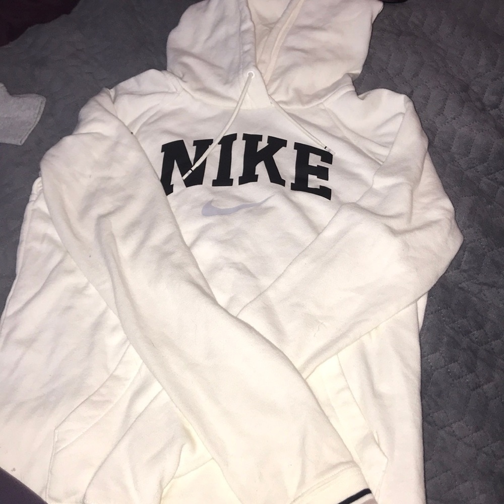 nike sweatshirt